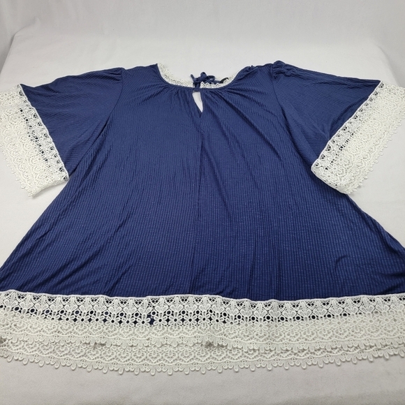 NWT Suzanne Betro ribbed navy wide sleeve embroidered trim flowy top R51 - Picture 3 of 8